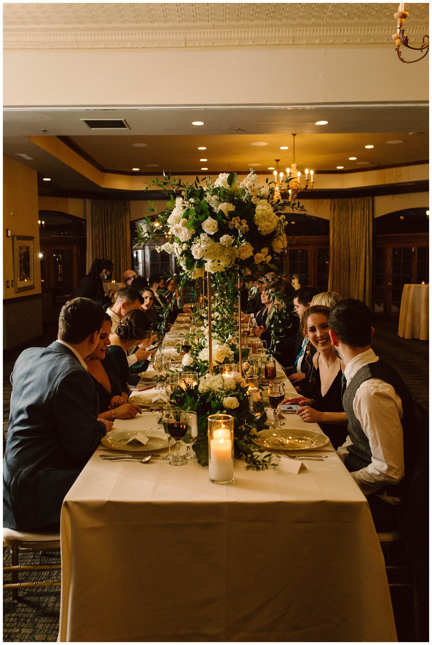 Kendra_Farris_Photography_chicago_intimate_wedding_winter_wedding_chicago_photographer_herrington_inn_wedding-98.jpg