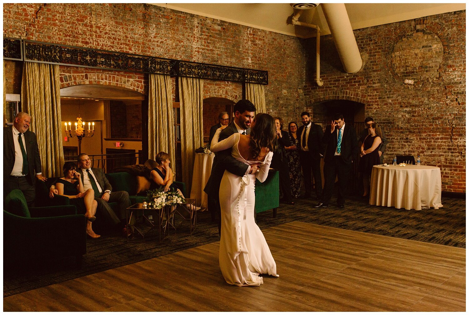 Kendra_Farris_Photography_chicago_intimate_wedding_winter_wedding_chicago_photographer_herrington_inn_wedding-123.jpg