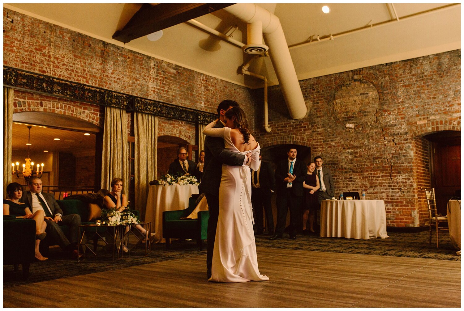 Kendra_Farris_Photography_chicago_intimate_wedding_winter_wedding_chicago_photographer_herrington_inn_wedding-124.jpg