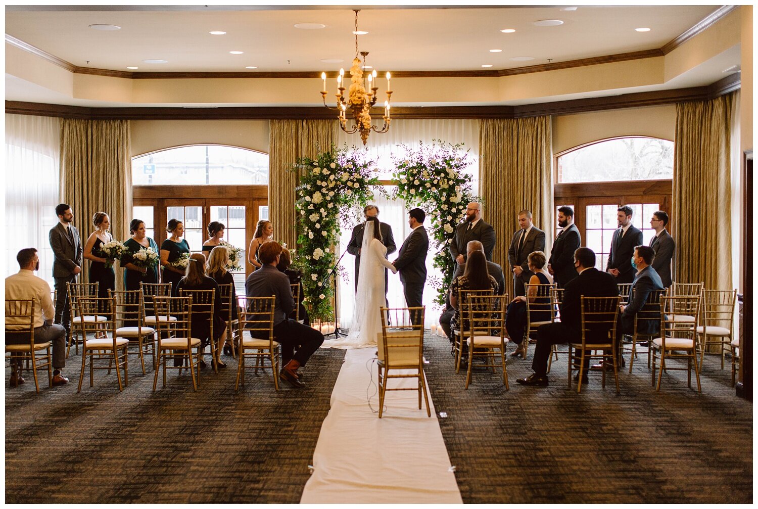 Kendra_Farris_Photography_intimate_wedding_winter_wedding_chicago_photographer_herrington_inn_wedding-64.jpg