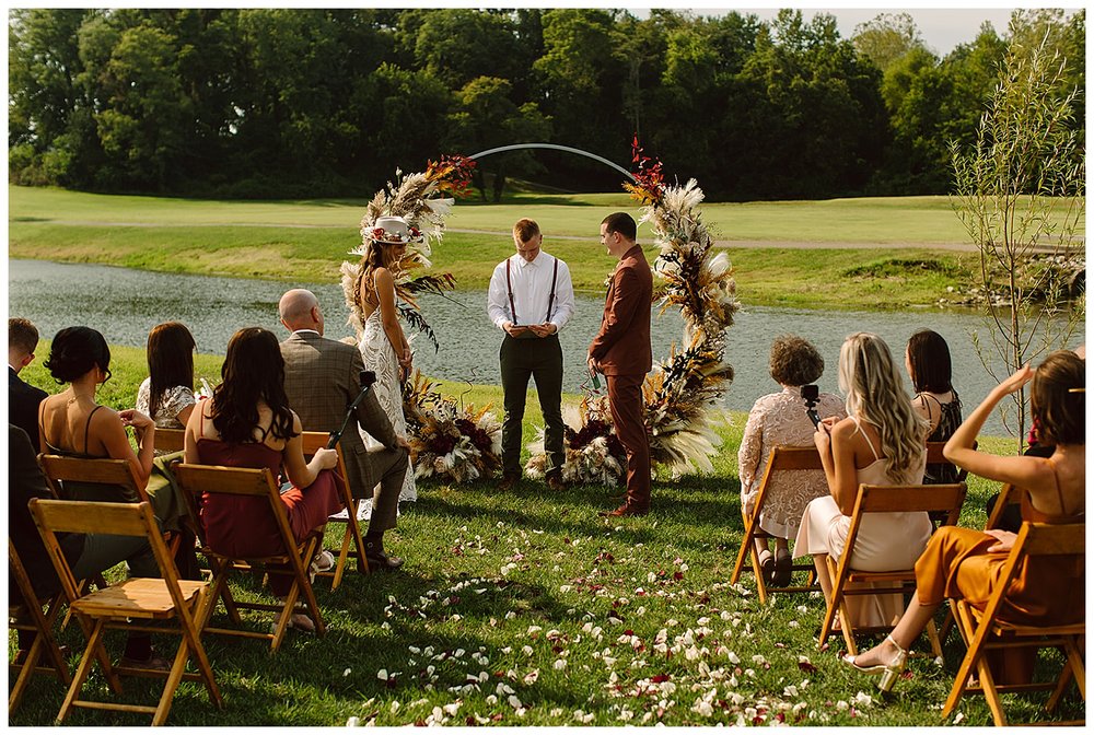 kendra-farris-photography-backyard-kentucky-wedding_0011.jpg