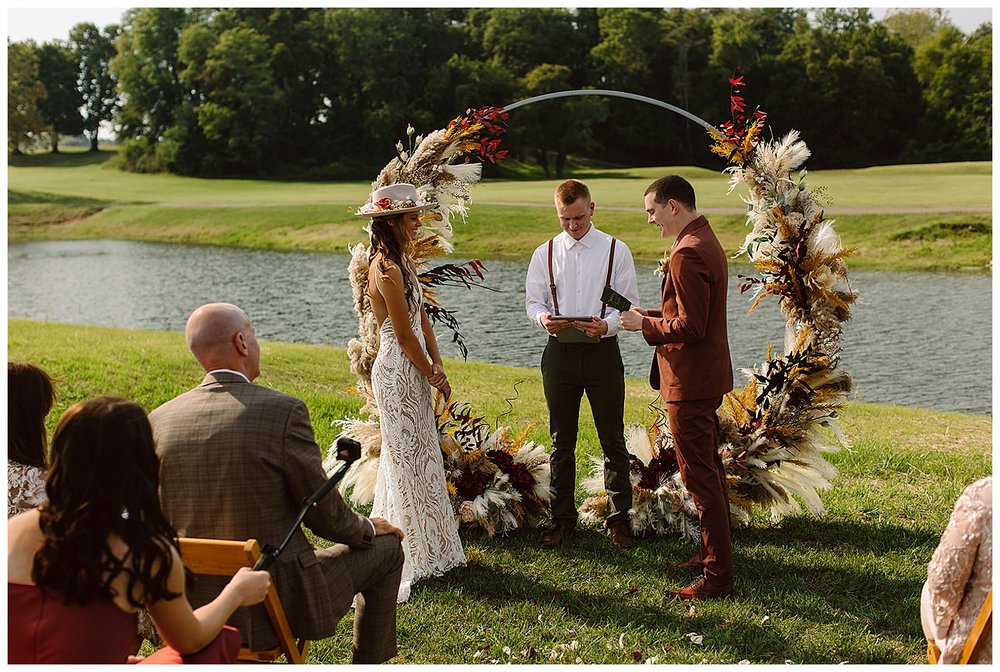 kendra-farris-photography-backyard-kentucky-wedding_0013.jpg