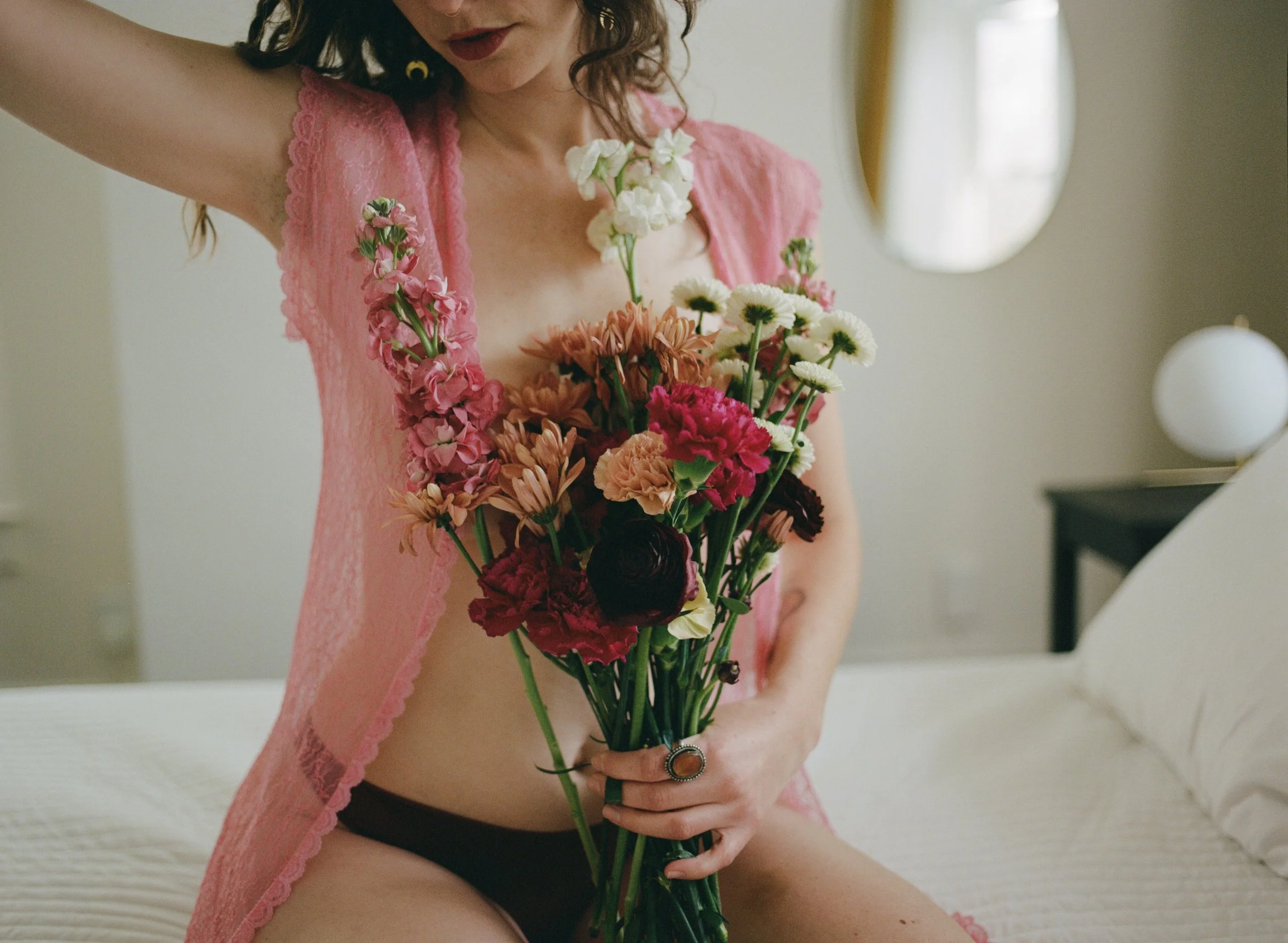 9 Ideas of What to Wear for Your Boudoir Session 