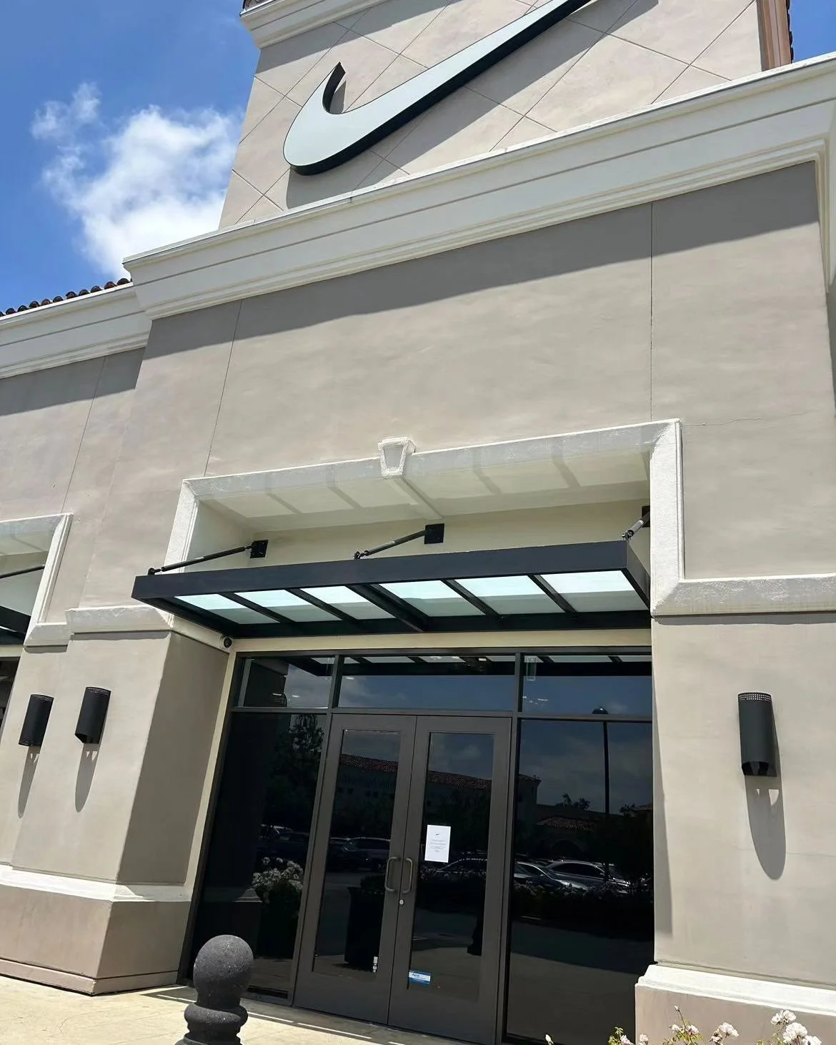 nike outlet great lakes crossing mall