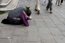 iStock_panhandler.jpg
