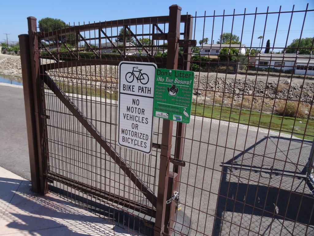 Arroyo Simi bike path entry point at Easy Street and Madera.