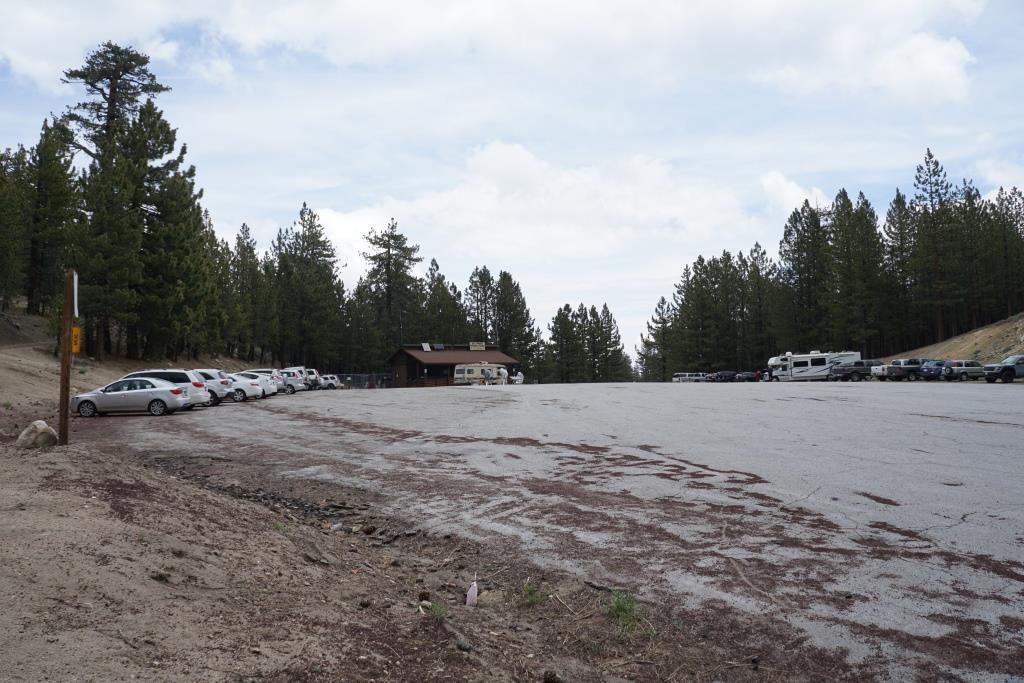 Plenty of parking available here at Mt. Pinos Nordic Base. The trail to the summit is to the left.