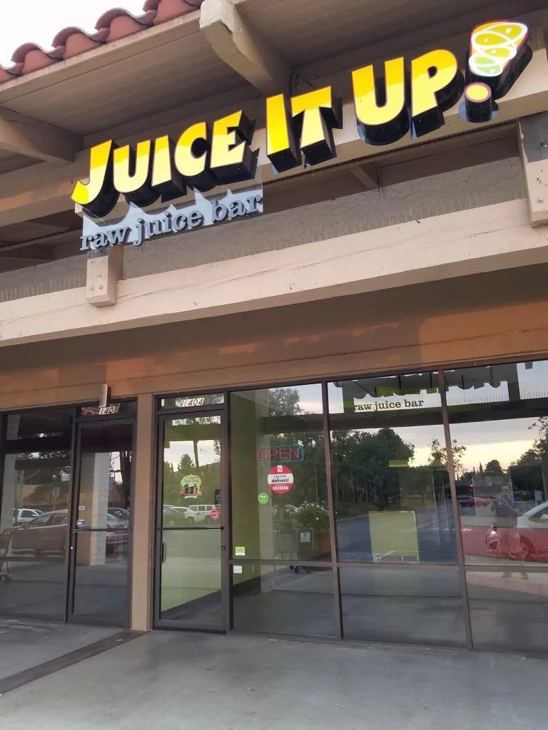 UPDATE August 2018: Juice It Up Thousand Oaks recently closed its doors. They must have just run out of juice, so to speak.