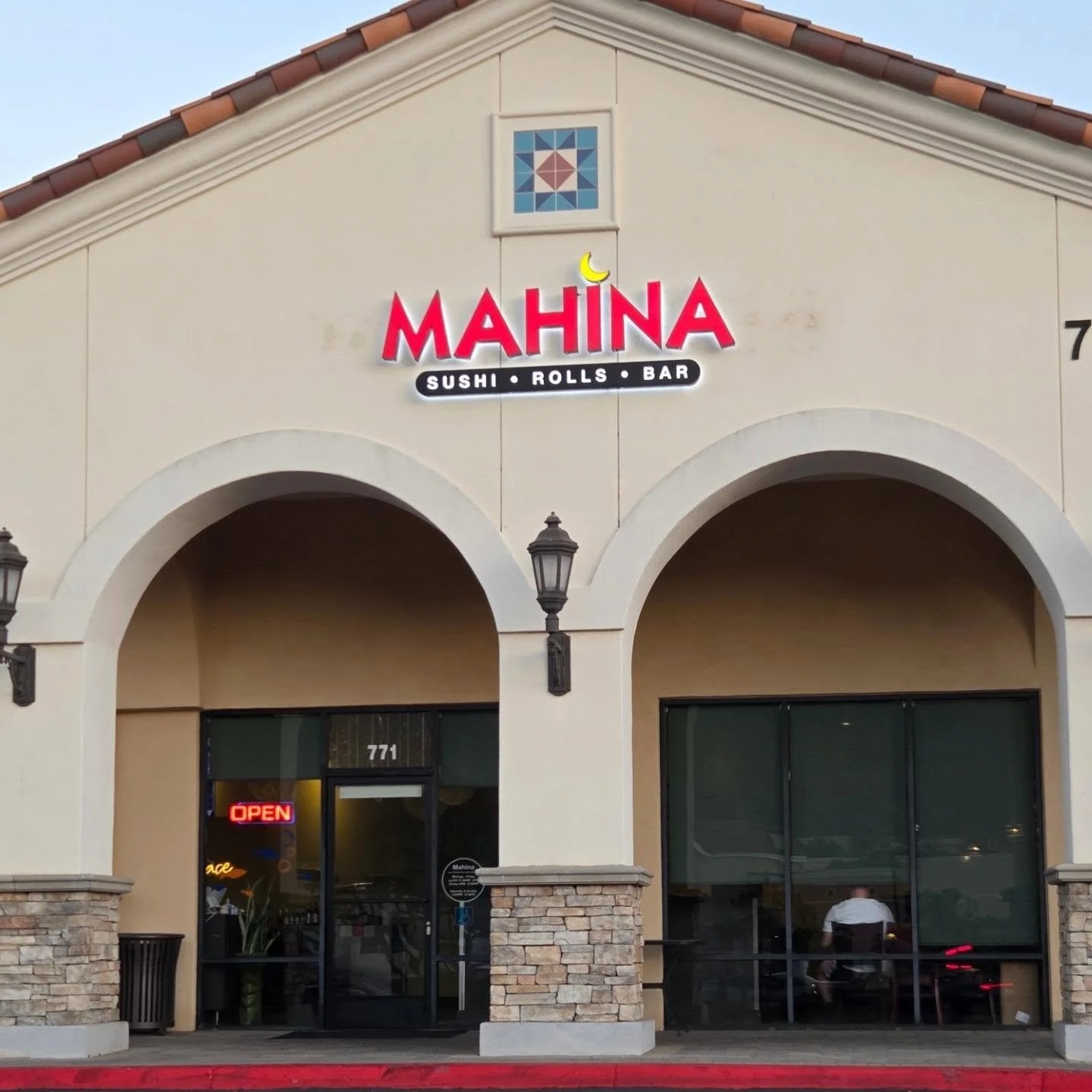 MAHINA.jpg