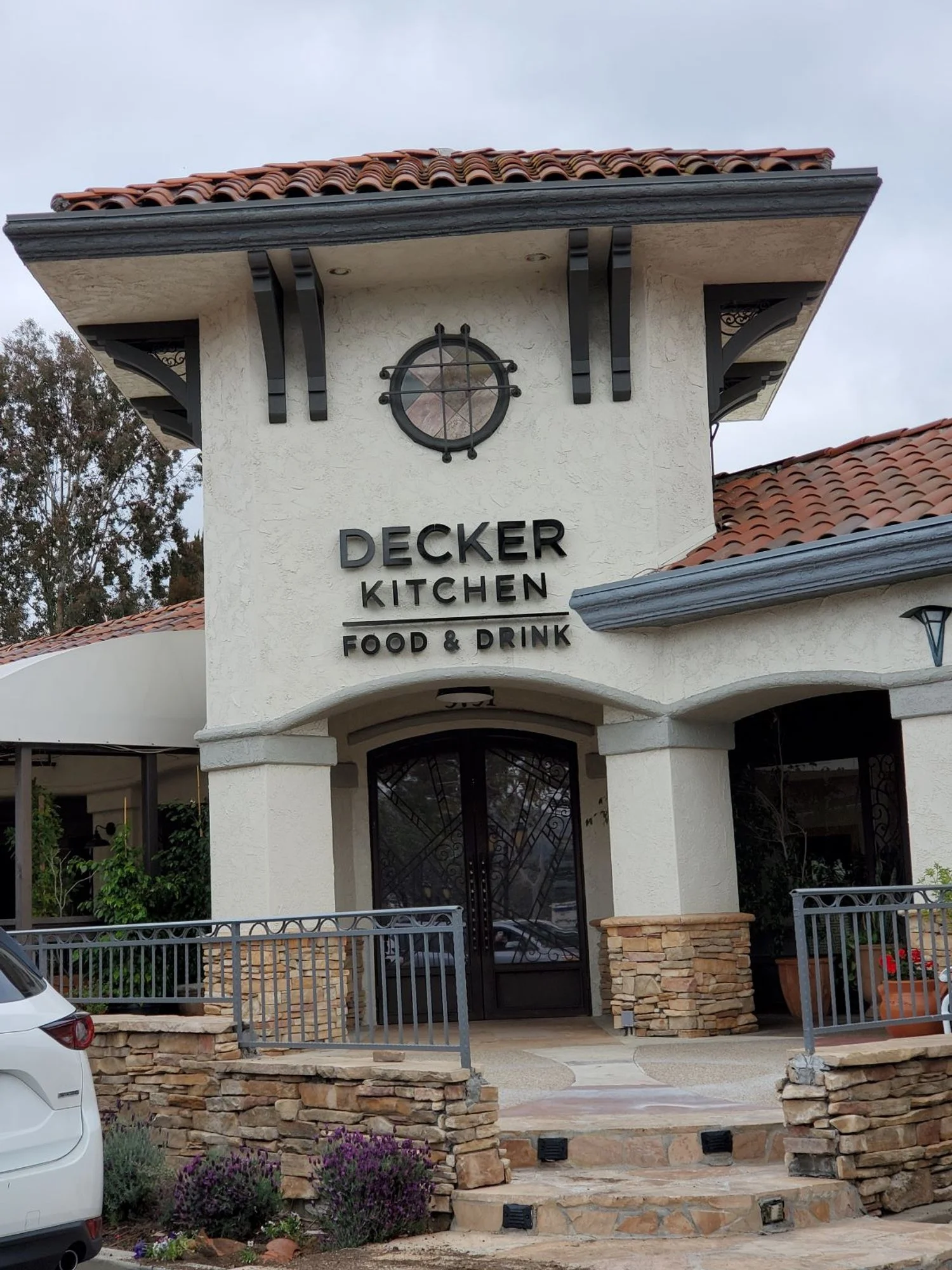 Decker Kitchen in Thousand Oaks Announces It Is Closing on December