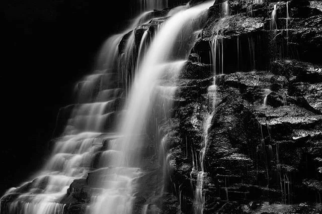When a friend mistakes your desktop wallpaper for a default, but its really your 📸 😜 .
.
.
.
.

#blackandwhite #bnwphotography #sonya7riii #sonyalpha #fineartphotography #waterfall #longexposure #roamtheplanet #ourplanetdaily #awesomeearth #artofvi