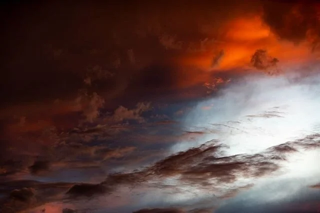 The sky is an ever changing painting. A sunset uses the most vibrant of colors . .
. 
#florida #sunset #sunsets #sunsettime #sunsetlight #instasunset #sunsetmoments #sunsetphotos #sunsetpictures #earthmagic #sunsetphotography #sunsetimages #sunsetvib