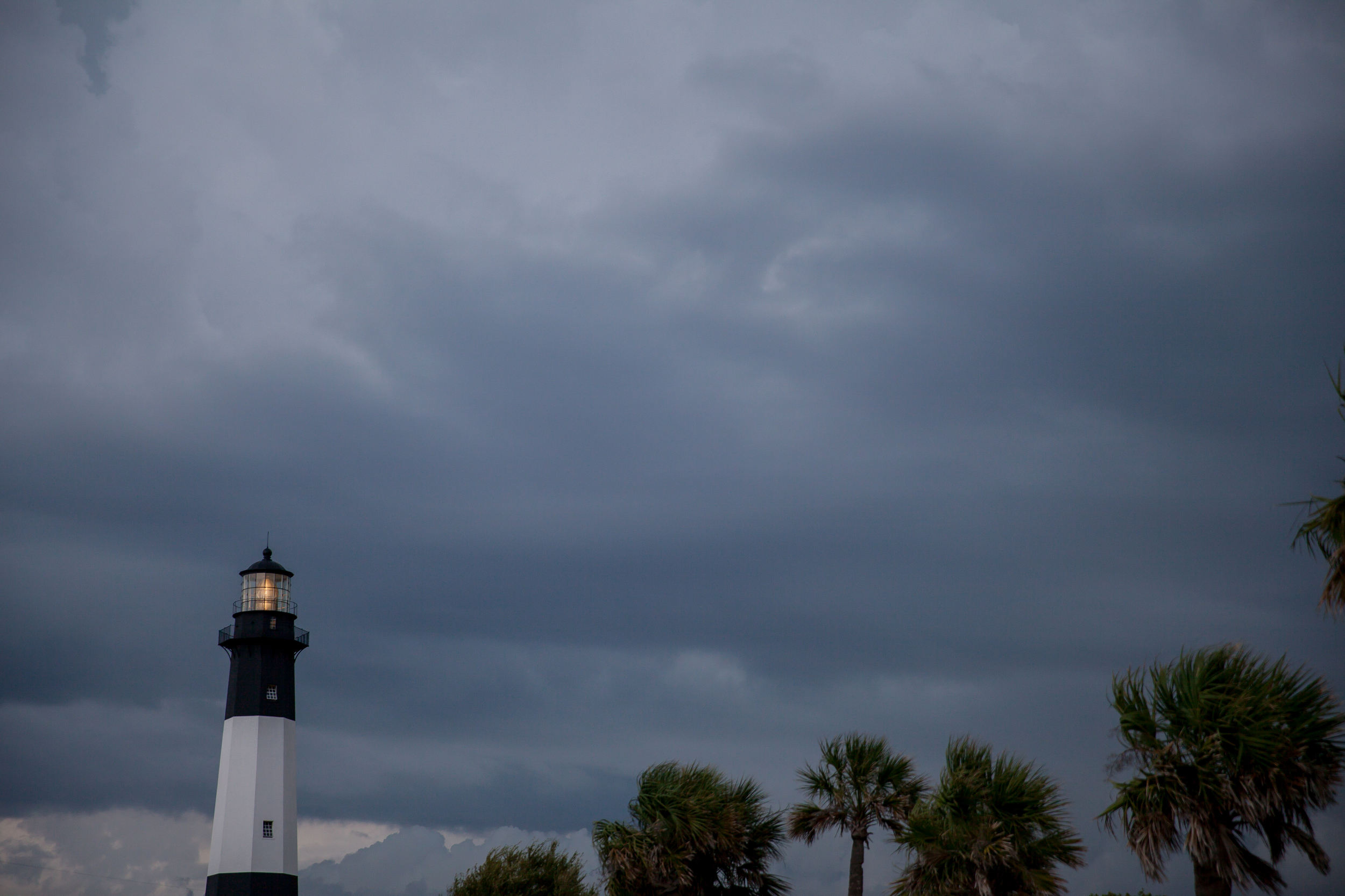 obscura-photoworks-savannah-wedding-photographer-urban-poppy-savannah-florist-sarah-seven-cascade-sarah-seven-wedding-dresses-ivory-and-beau-bridal-boutique-savannah-wedding-dresses-savannah-bridal-boutique-savannah-boho-bride-tybee-beach-wedding-19.jpg