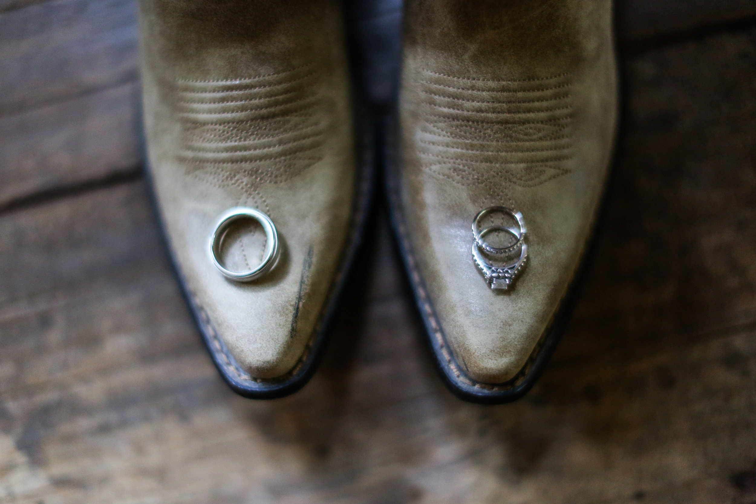 finnegan-photography-ivory-and-beau-bridal-boutique-nicole-miller-dakota-jaclyn-jordan-anne-veil-savannah-bridal-boutique-savannah-wedding-dresses-savannah-weddings-statesboro-wedding-barn-wedding-savannah-bridal-georgia-bridal-boutique-3.jpg