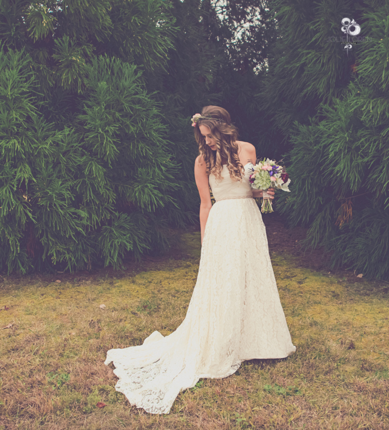 jolie-loren-photography-savannah-wedding-dresses-savannah-bridal-boutique-june-blush-by-hayley-paige-savannah-brides-ivory-and-beau-bridal-boutique-indie-bride-indie-wedding-savannah-outdoor-wedding-9.png