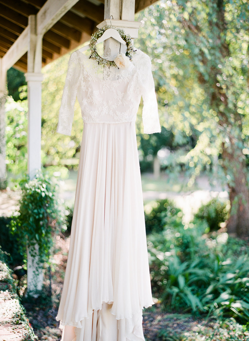 rach-loves-troy-photography-atlanta-wedding-pineola-farms-wedding-cat-wedding-rebecca-shoneveld-vivian-sage-ivory-and-beau-bridal-boutique-savannah-wedding-dresses-savannah-bridal-boutique-savannah-bridal-gowns-savannah-florist-georgia-bridal-4.jpg