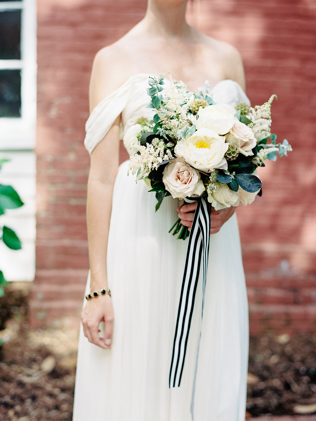 nancy-ray-photography-trouvaille-workshop-lula-hair-and-makeup-hey-gorgeous-events-leslie-alford-mims-house-wedding-savannah-bridal-boutique-savannah-bridal-gowns-anna-campbell-isobelle-sarah-seven-lafayette-14.jpg