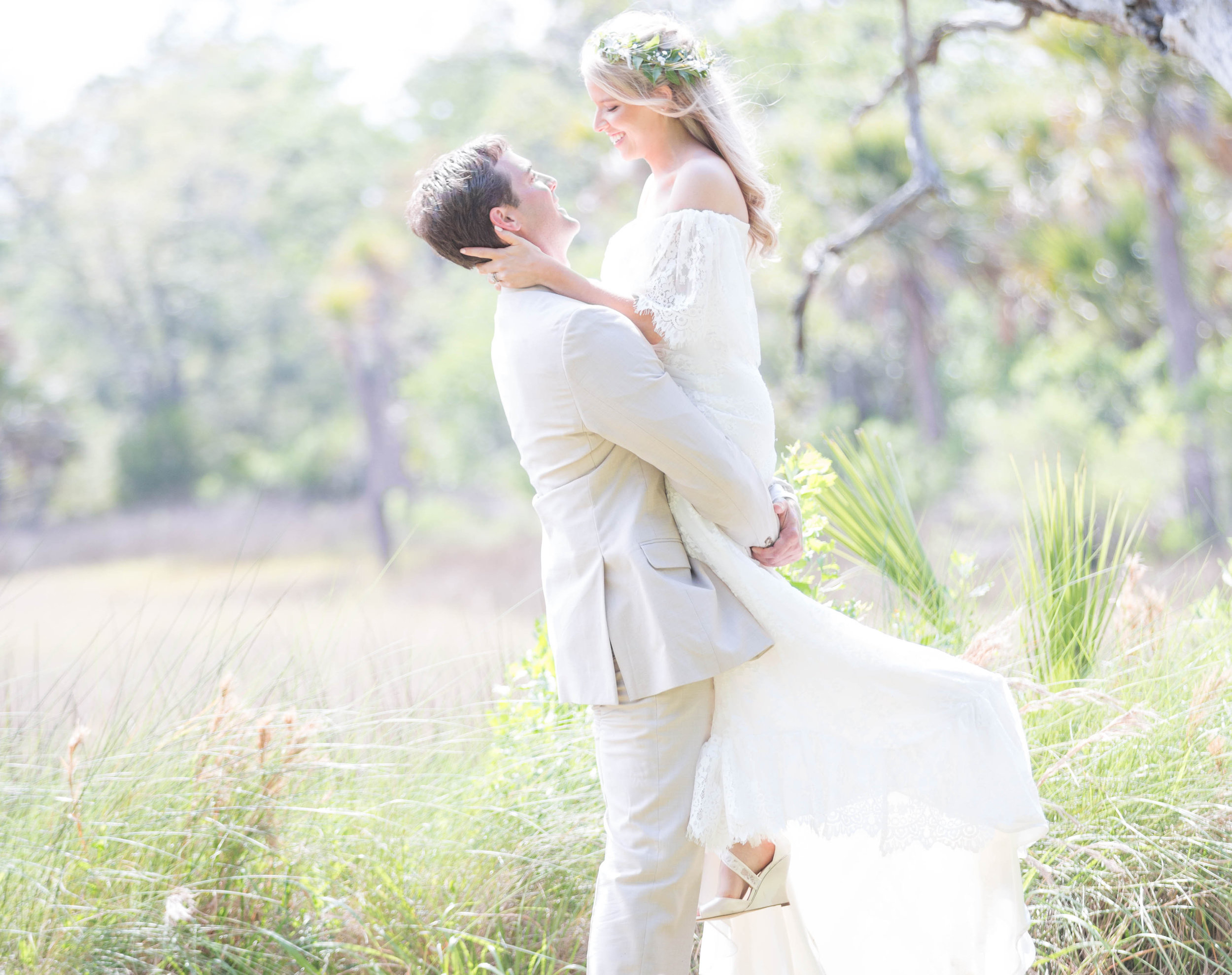 lindsey-christian-photography-daughters-of-simone-laurence-ivory-and-beau-bridal-boutique-savannah-wedding-dresses-savannah-bridal-gowns-boho-bride-coastal-wedding-5.jpg