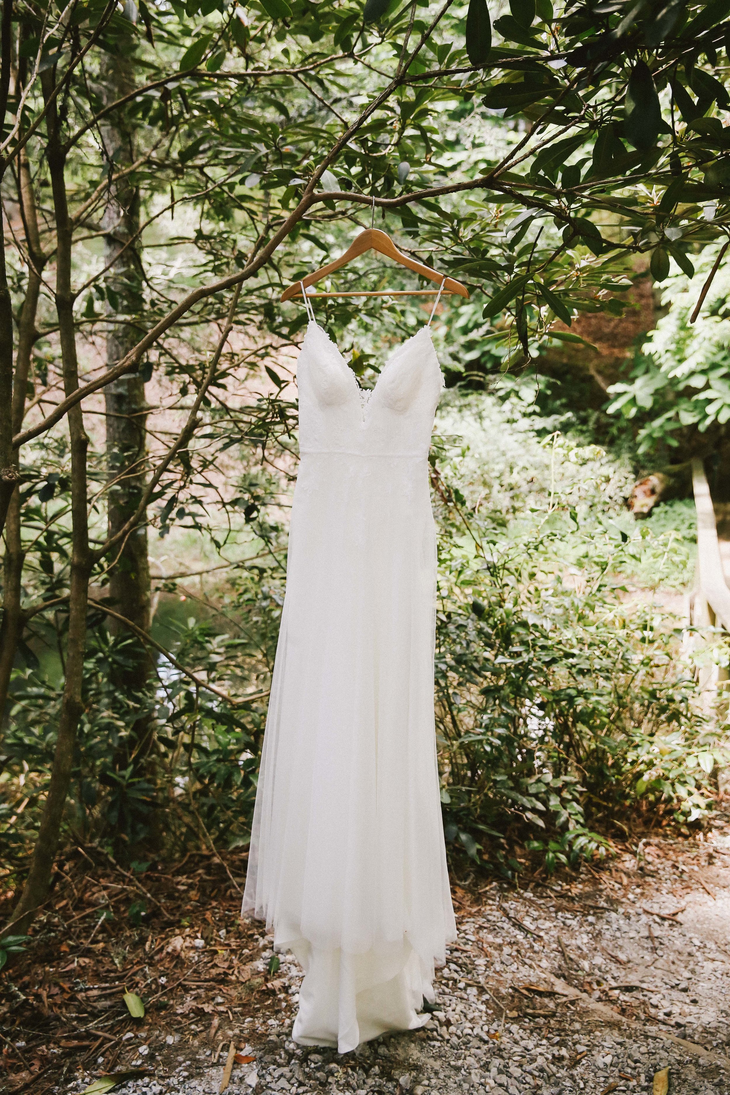 high-hampton-inn-wedding-w-and-e-photographie-mountain-wedding-tiadora-wedding-dress-savannah-bridal-boutique-savannah-weddings-ivory-and-beau-bridal-boutique-outdoor-wedding-2.jpg