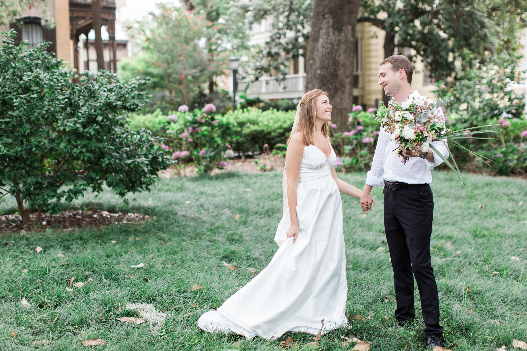 apt-b-photography-kate-mcdonald-mccants-forsyth-park-elopement-forsyth-fountain-rainy-wedding-day-savannah-florist-ivory-and-beau-bridal-boutique-savannah-wedding-gowns-savannah-weddings-savannah-wedding-planner-adele-amelia-gold-veil-13.jpg