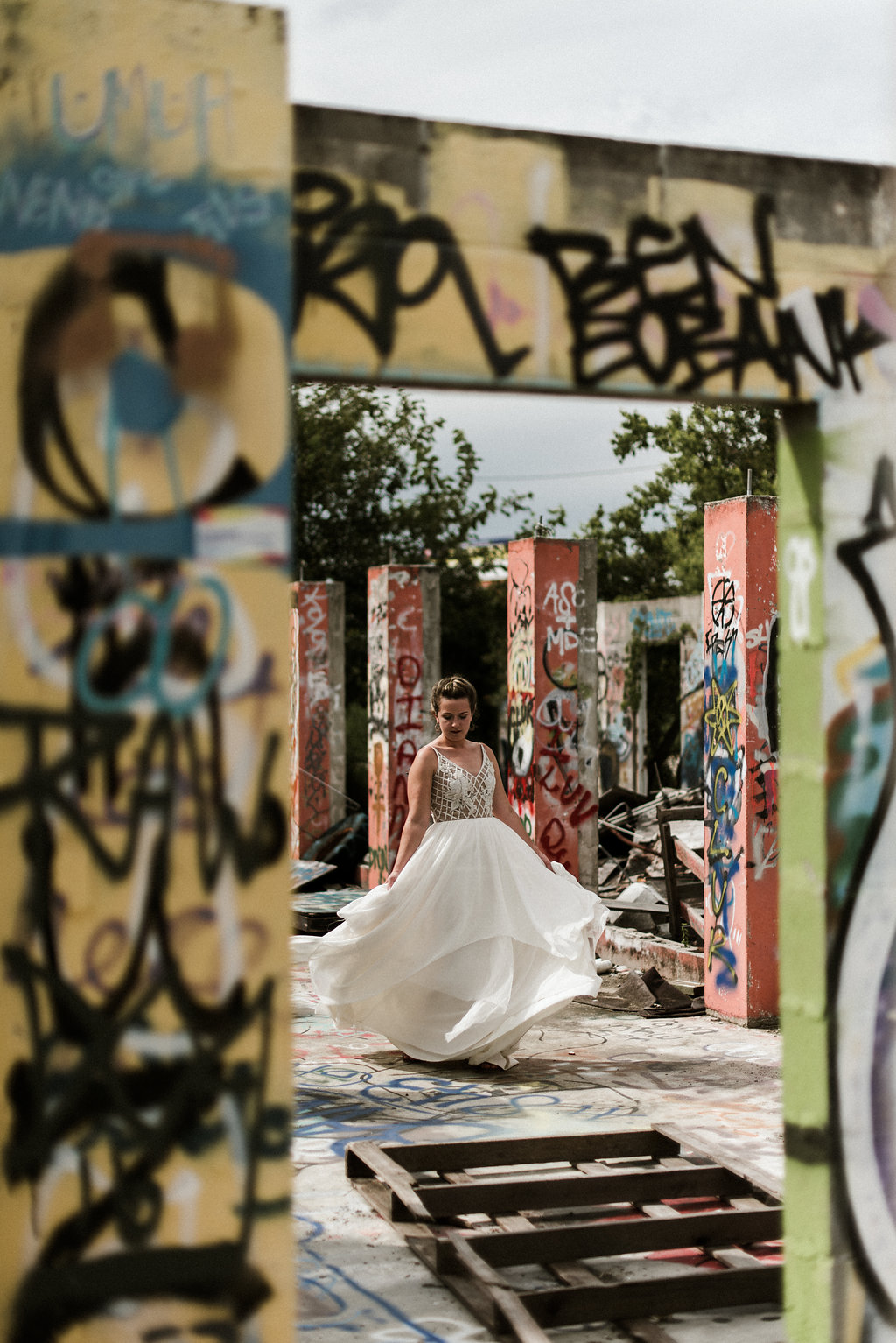 Savannah-Stonehenge-lauren-imus-photography-savannah-wedding-photographer-blush-by-hayley-paige-honeycomb-ivory-and-beau-bridal-boutique-savannah-wedding-dresses-savannah-bridal-boutique-savannah-wedding-planner-savannah-florist-graffiti-wedding-31.jpg