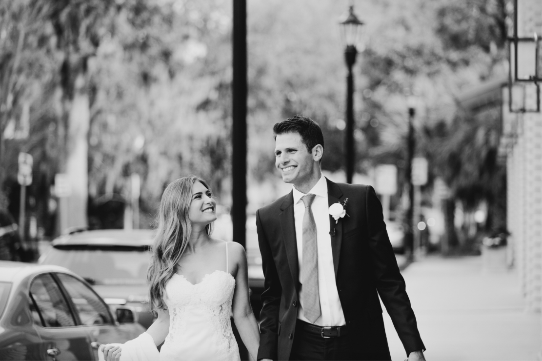  savannah-georgia-wedding-chiq-modern-wedding-day-inspiration-southern-wedding-meets-modern-modern-wedding-day-inspiration-new-york-style-wedding-day-clean-wedding-inspiration-classic-elegant-wedding-day-flowers-classic-wedding-pictures-organic-weddi