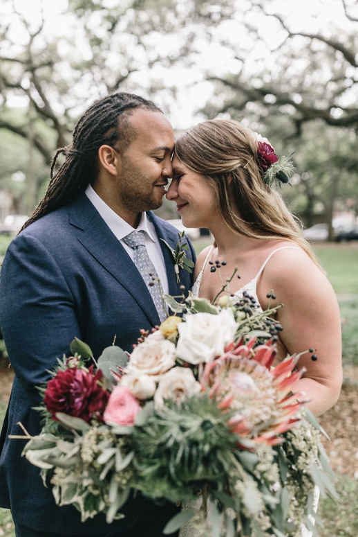 moody-dramatic-wedding-inspo-savannah-georgia-wedding-inspiration-savannah-georiga-wedding-dakr-moody-wedding-colors-dark-wedding-florals-savannah-florist-savannah-wedding-planner