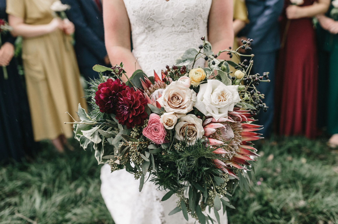 moody-dramatic-wedding-inspo-savannah-georgia-wedding-inspiration-savannah-georiga-wedding-dakr-moody-wedding-colors-dark-wedding-florals-savannah-florist-savannah-wedding-planner