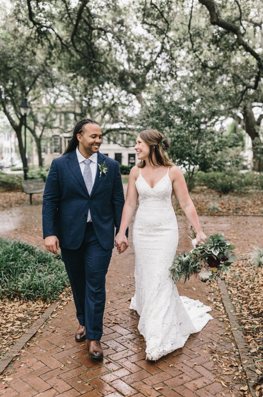 moody-dramatic-wedding-inspo-savannah-georgia-wedding-inspiration-savannah-georiga-wedding-dakr-moody-wedding-colors-dark-wedding-florals-savannah-florist-savannah-wedding-planner