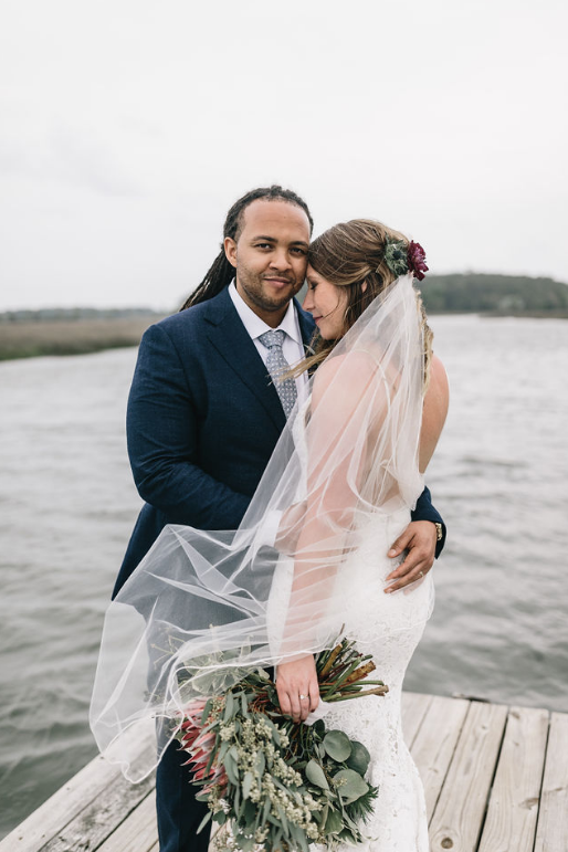moody-dramatic-wedding-inspo-savannah-georgia-wedding-inspiration-savannah-georiga-wedding-dakr-moody-wedding-colors-dark-wedding-florals-savannah-florist-savannah-wedding-planner