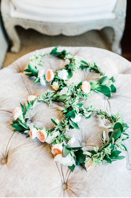 savannah-georgia-wedding-florsit-white-green-pale-color-scheme-savannah-wedding-inspiration-classic-wedding-inspriation-light-color-wedding-inspo-greenery-for-wedding-classic-southern-wedding-savannah-wedding-planner-savannah-wedding-florist-savannah-bridal-shop