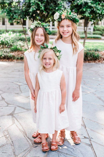 savannah-georgia-wedding-florsit-white-green-pale-color-scheme-savannah-wedding-inspiration-classic-wedding-inspriation-light-color-wedding-inspo-greenery-for-wedding-classic-southern-wedding-savannah-wedding-planner-savannah-wedding-florist-savannah-bridal-shop