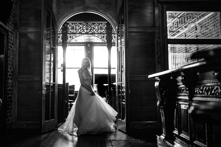 ivory-and-beau-bud-johnson-churchills-pub-savannah-georgia-wedding-venues-savannah-wedding-photographer-savannah-wedding-dresses-wedding-photos-inspo-savannah-wedding-dress-shop-savannah-wedding-planner-savannah-wedding-florist-savannah-wedding-vendors