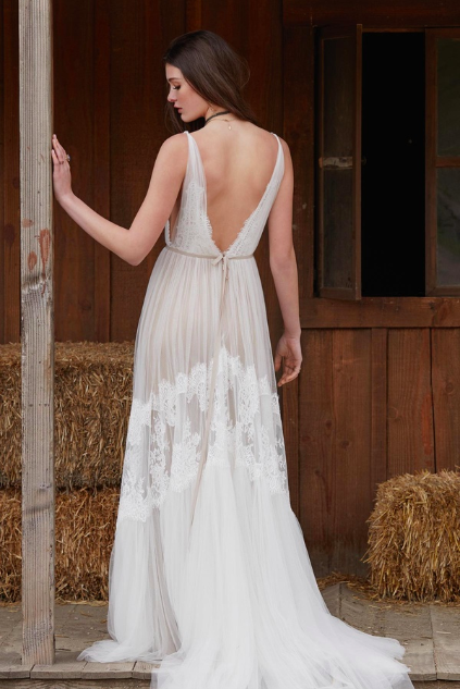 ivory-and-beau-dress-savannah-bridal-boutique-wedding-dress-clementine-willowby-2.png