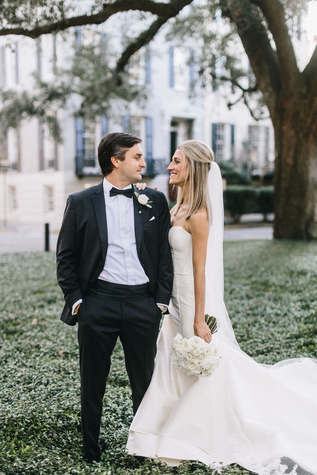 ivory-and-beau-couple-laura-and-charlie-day-of-coordination-wedding-coordinator-savannah-wedding-coordinator-savannah-wedding-st-johns-cathedral-telfair-museum-Laura+Charlie_Sneakpeeks-3.jpg