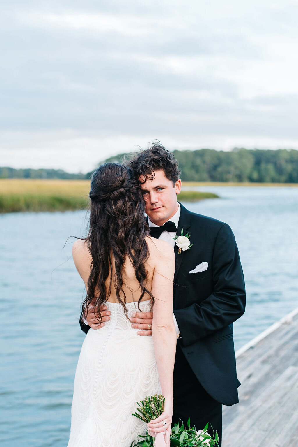 ivory-and-beau-couple-and-florals-carolina-and-robert-savannah-wedding-planner-savannah-florist-wedding-florals-the-wyld-dock-bar-wedding-savannah-wedding-southern-wedding-strickland-1904.jpg