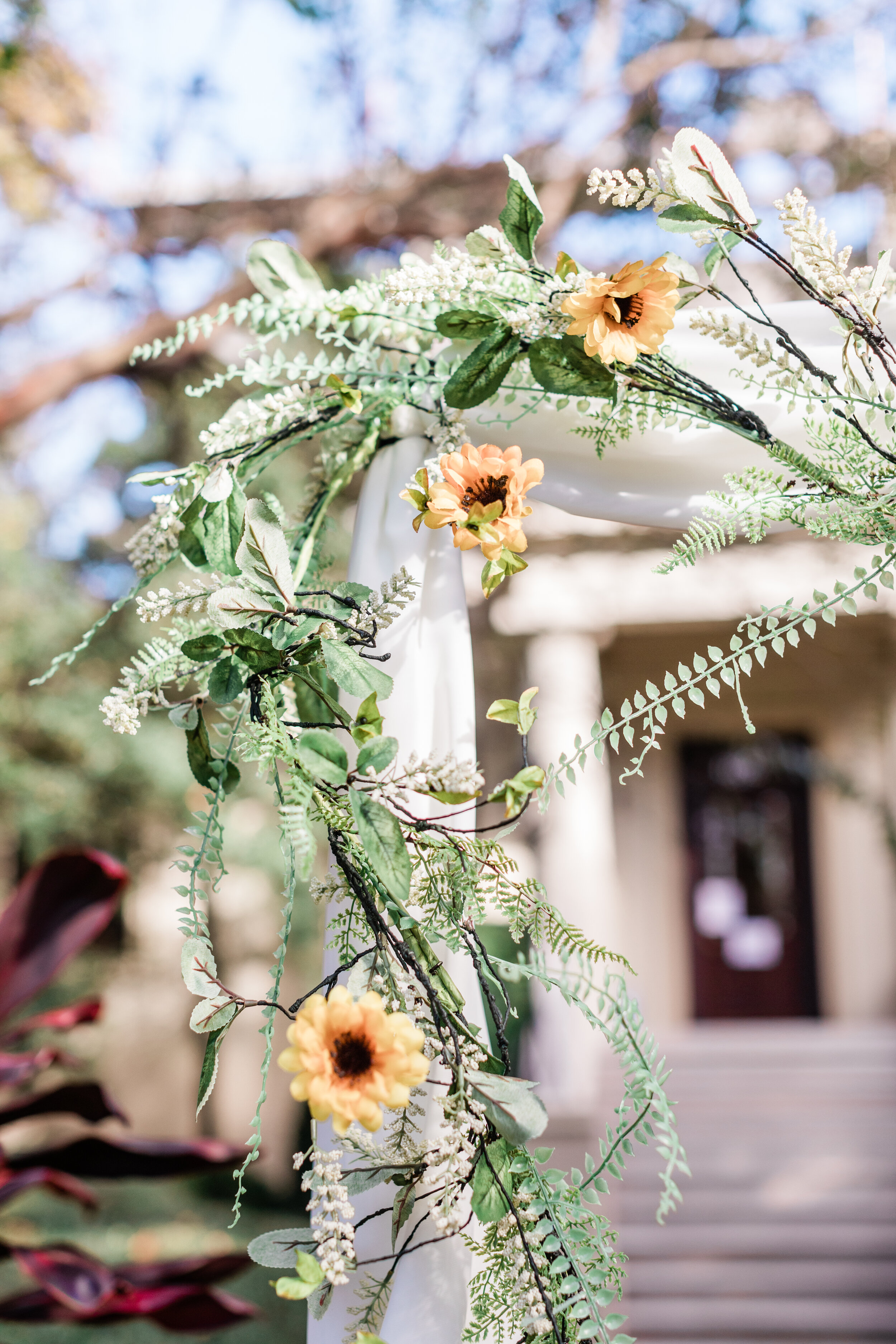 ivory-and-beau-florals-angela-and-sam-elopement-savannah-elopement-package-elopement-flowers-florist-savannah-florist-wedding-flowers-sunflowers-AptBPhoto_AngelaSam-6.jpg