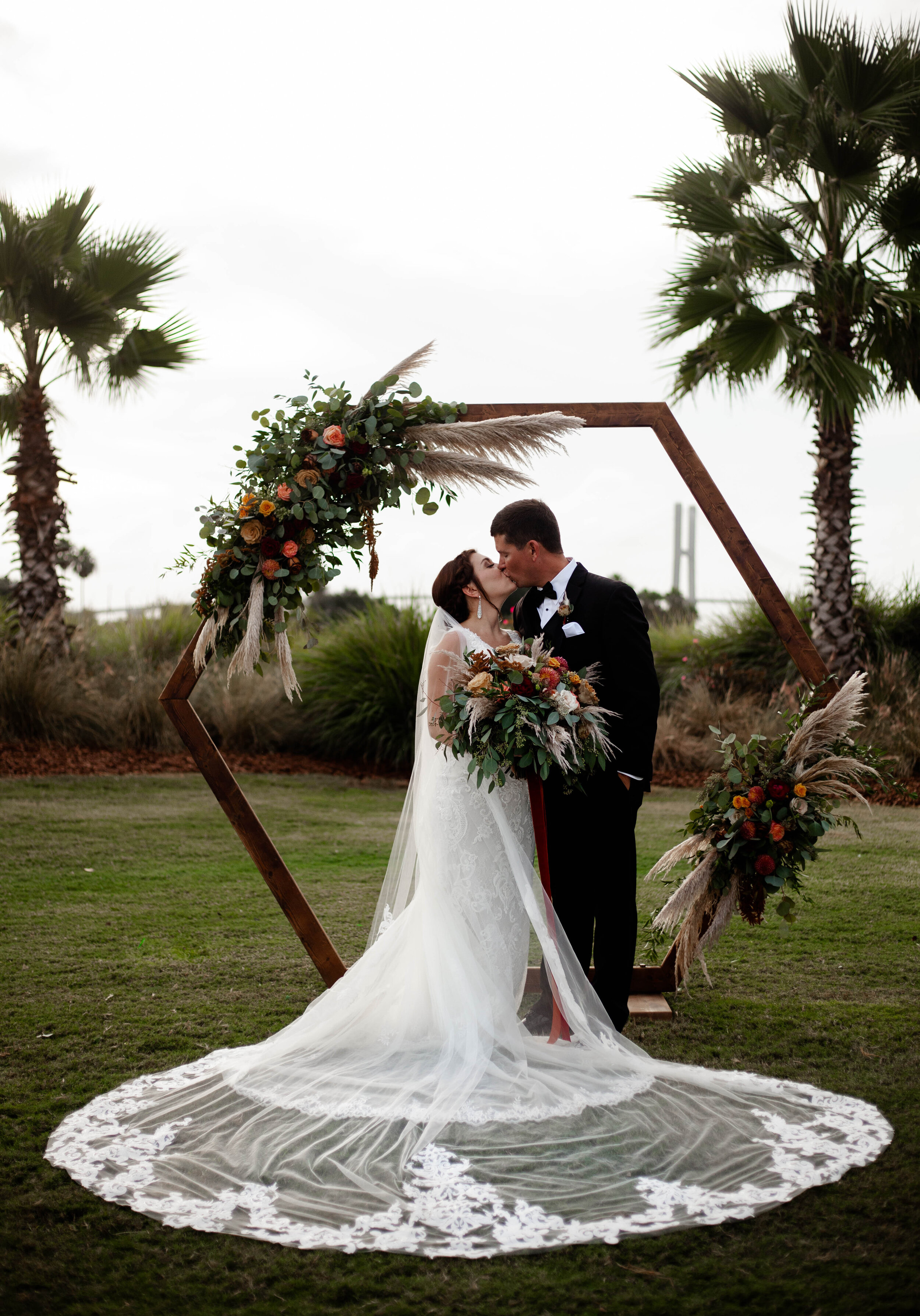 ivory-and-beau-wedding-and-florals-lydia-and-tyler-savannah-wedding-flowers-florals-savannah-florist-wedding-coordinator-georgia-florist-wedding-florist-wedding-inspo-inspiration-wedding-blog_MG_5199.jpg