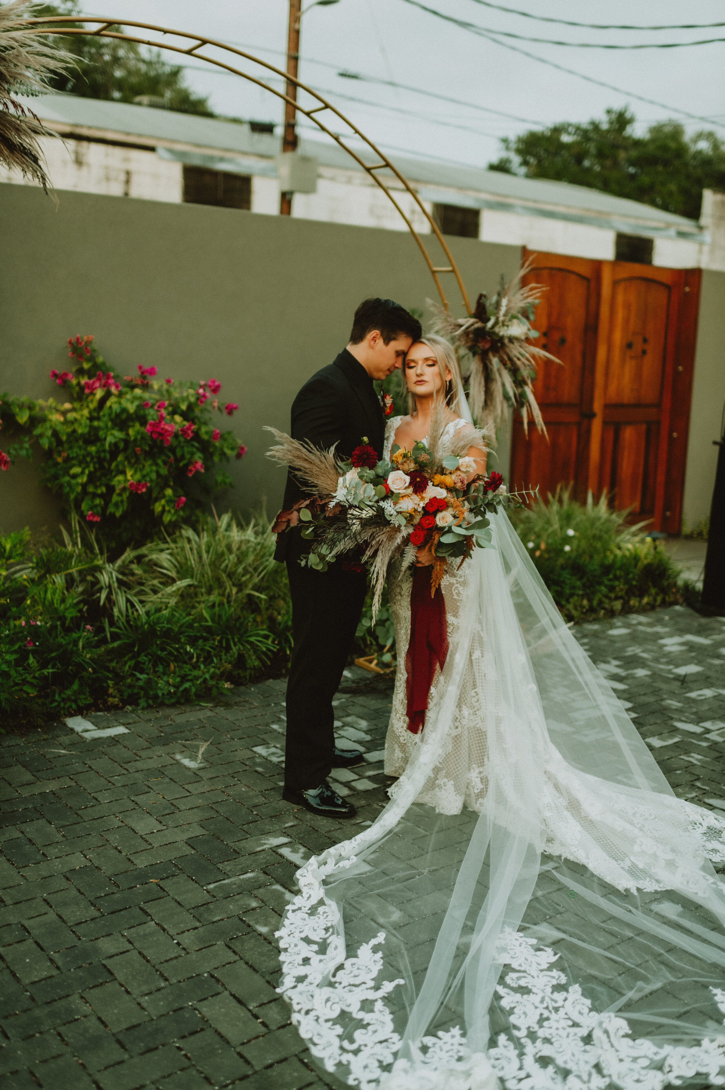 ivory-and-beau-bride-wedding-and-florals-brooke-and-john-victory-north-wedding-savannah-georgia-boho-rustic-wedding-pampas-grass-fall-wedding-southern-wedding-flowers-savannah-florist-real-wedding-blog-BrookeJohn_VictoryNorth_Savannah-251.jpg