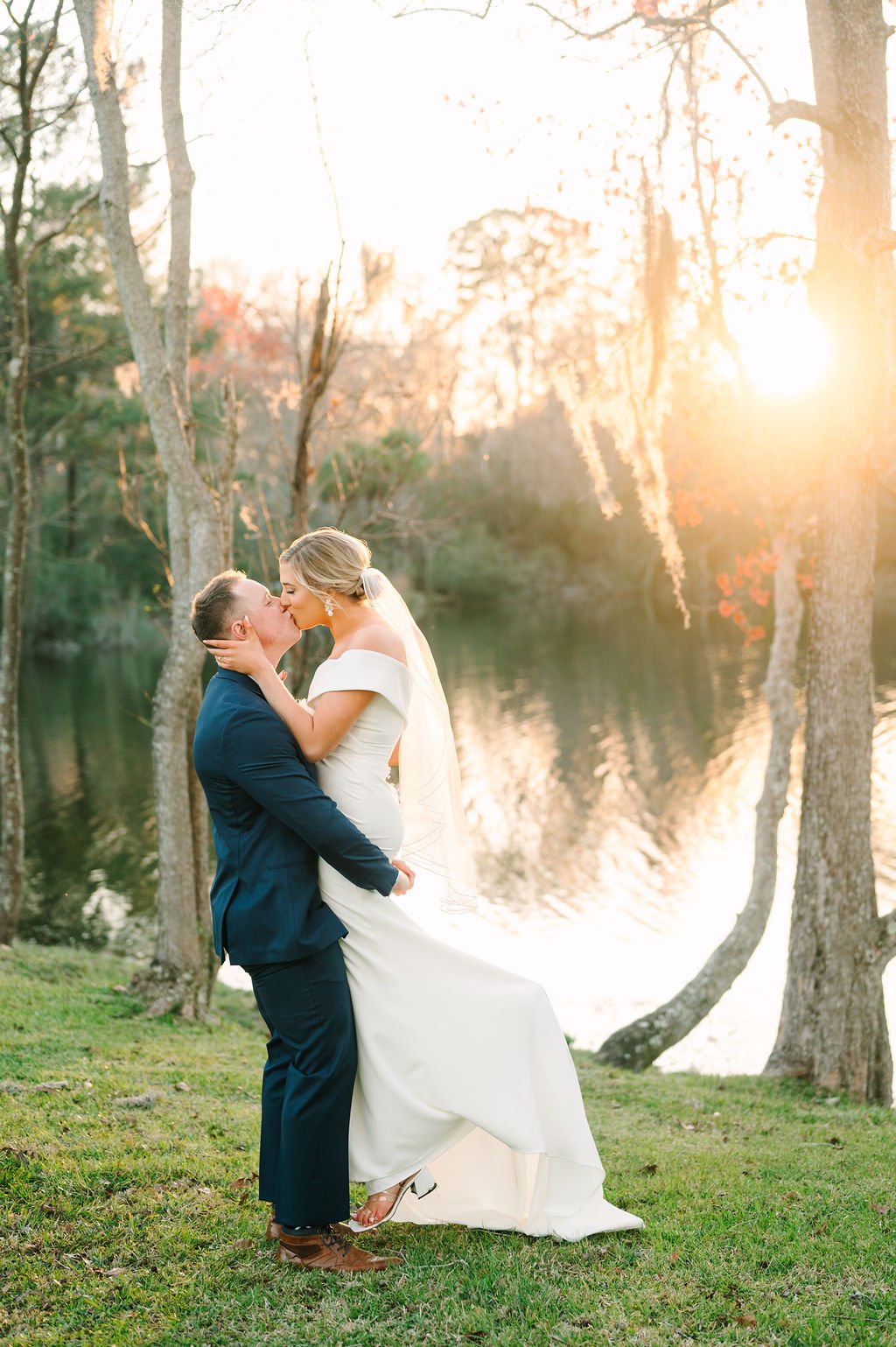 delaney-and-joshuas-real-savannah-wedding-at-red-gate-farms-planned-by-savannah-wedding-planner-ivory-and-beau-with-wedding-florals-from-savannah-wedding-florist-ivory-and-beau-shot-by-5d-photography-savannah-wedding-savannah-bride-18.jpg
