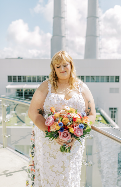 ivory-beau-couple-florals-savannah-wedding-alida-hotel-colorful-florals-5.png