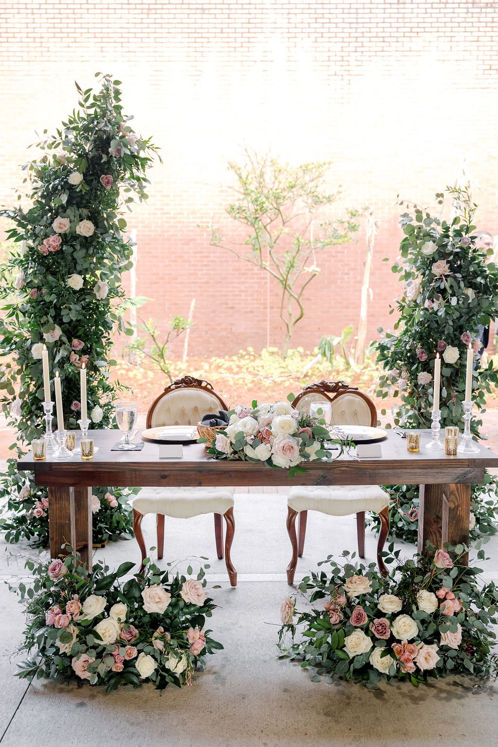 sweetheart table decor and flowers