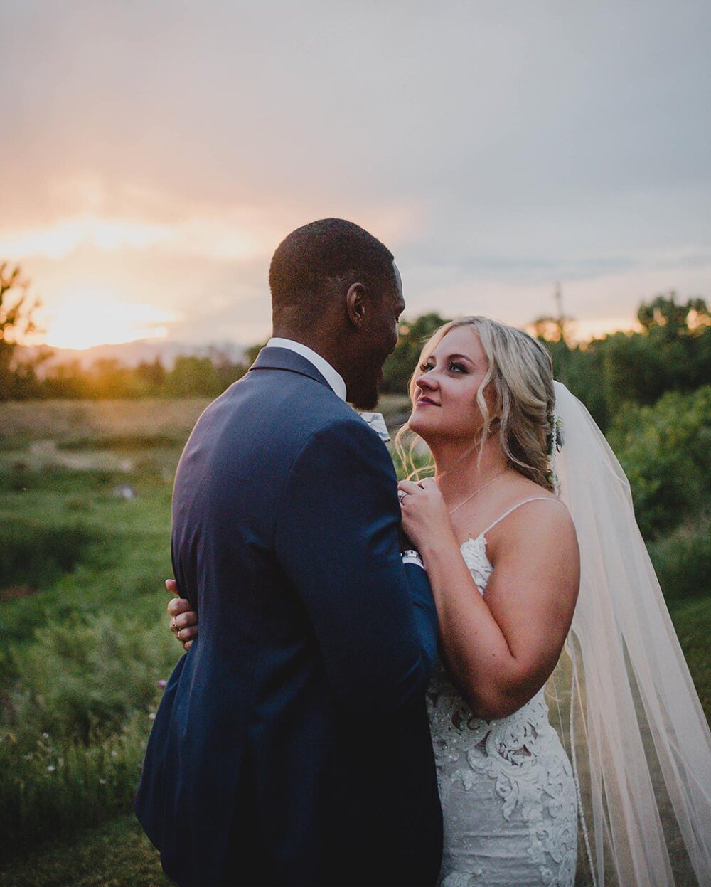 #iandbbride Alexis took her @maggiesotterodesigns gown all the way to Colorado to tie the knot 🌄 and the photography of her &amp; Donovan&rsquo;s wedding and the views are spectacular 🫶🏽
⠀⠀⠀⠀⠀⠀⠀⠀⠀
Vendor Credits: 
gown: @ivoryandbeau
photography: 
