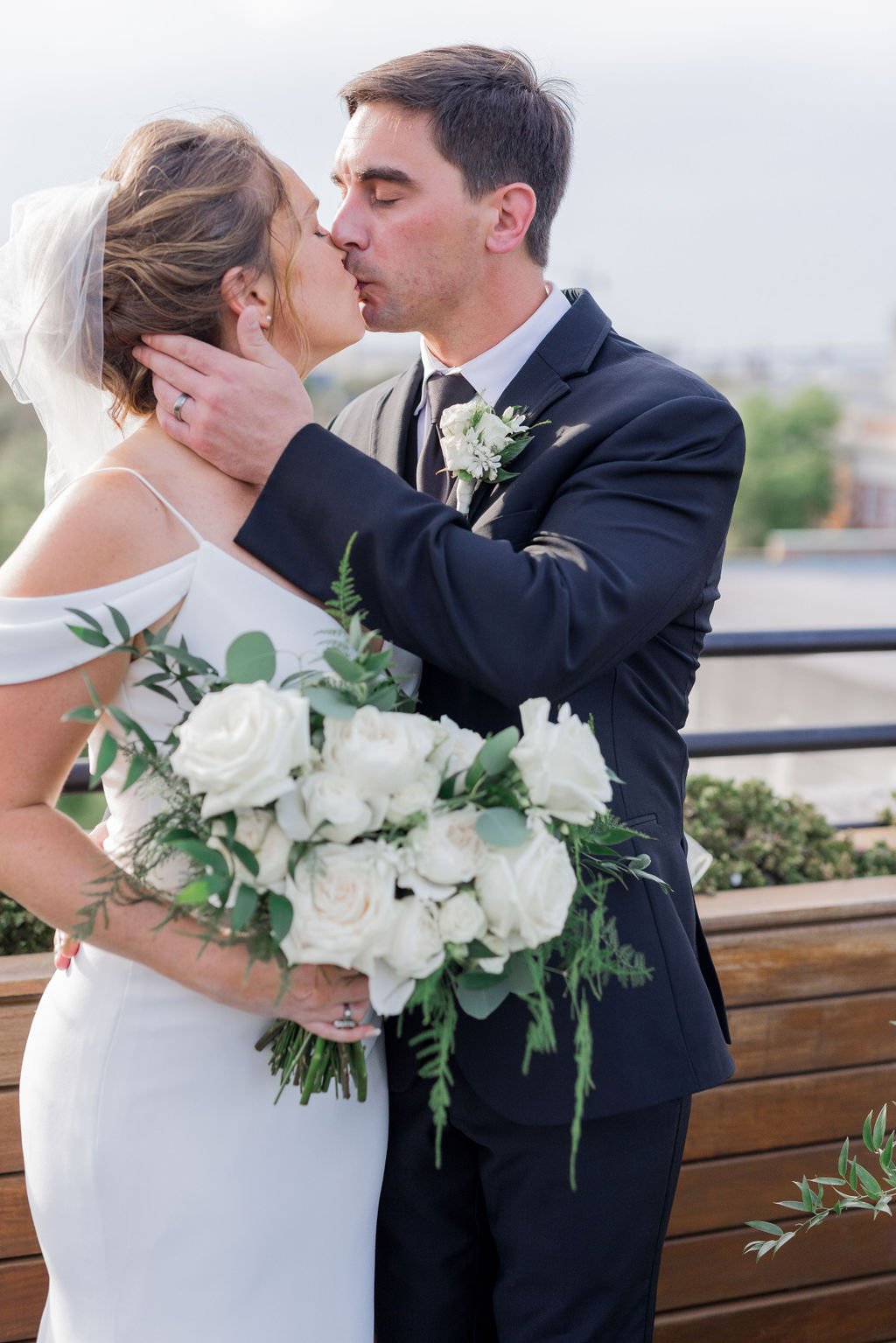 carra-and-jeffs-modern-elegant-classic-timeless-wedding-at-the-perry-lane-in-savannah-ga-featuring-flowers-designed-by-wedding-florist-ivory-and-beau-18.jpg