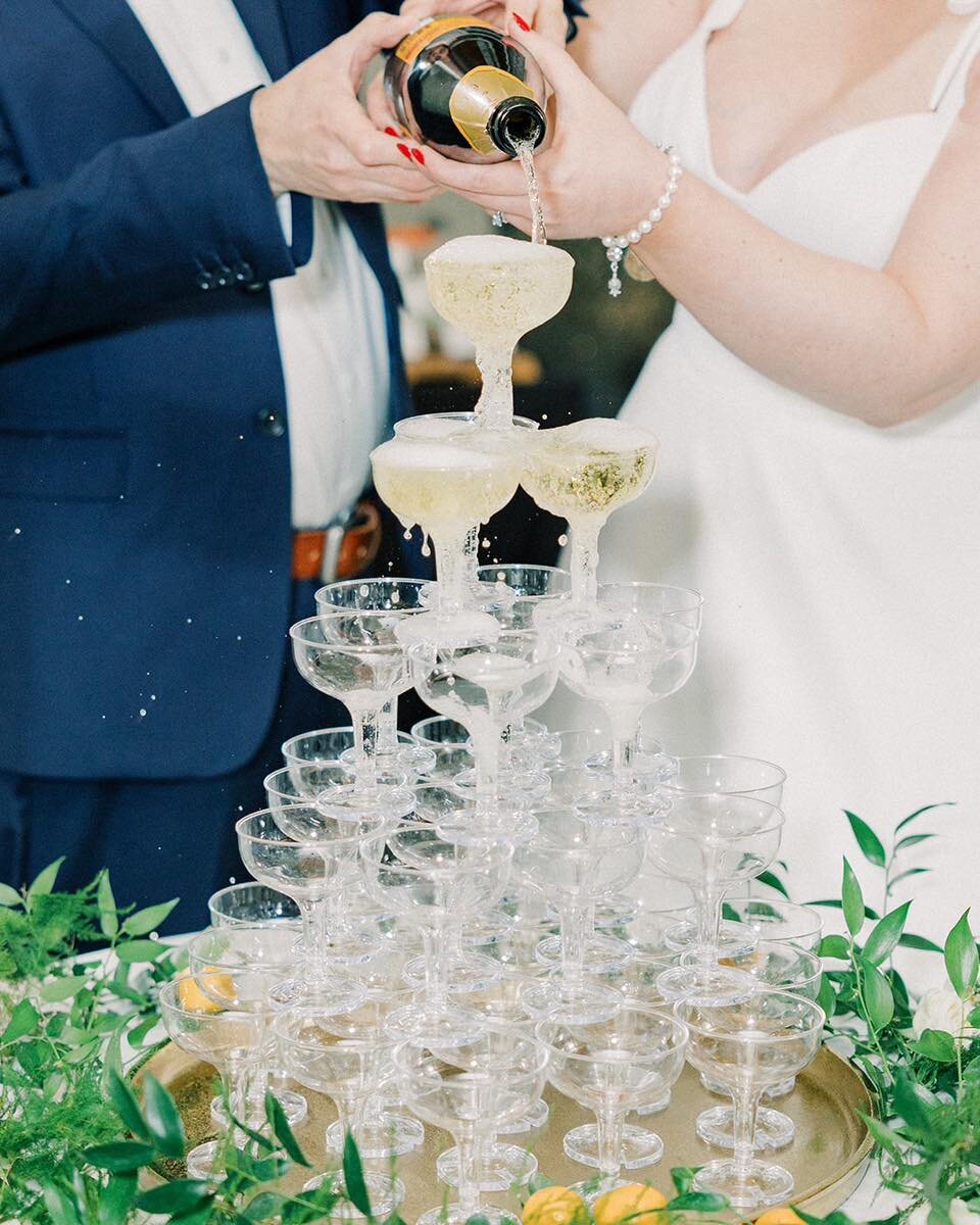 starting off our week right with a toast to #iandbcouple KYLIE + BRAD and their sweet, citrusy savannah wedding at the alida! 

planning a spring/summer #2024wedding? you can now save up to $500 off of full package pricing for wedding management or f