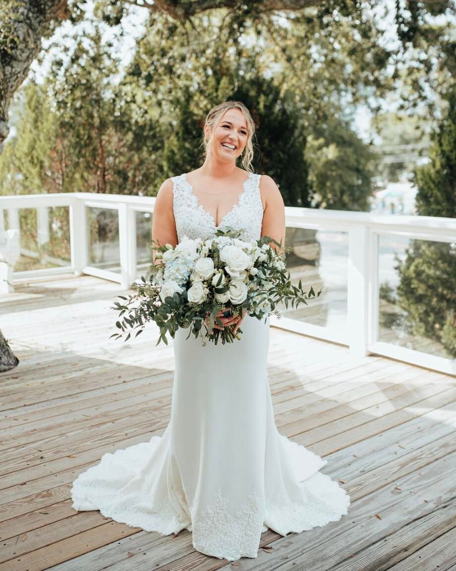 darling details from #iandbcouple MADISON + JORDAN&rsquo;S tybee island wedding

VENDOR CREDS ⬇️
photography: @7ninephotography 
planners: @halle.walker + @claireagoldstein
venue: @thetybeeweddingchapel
ceremony + reception music: @allaboutyouenterta