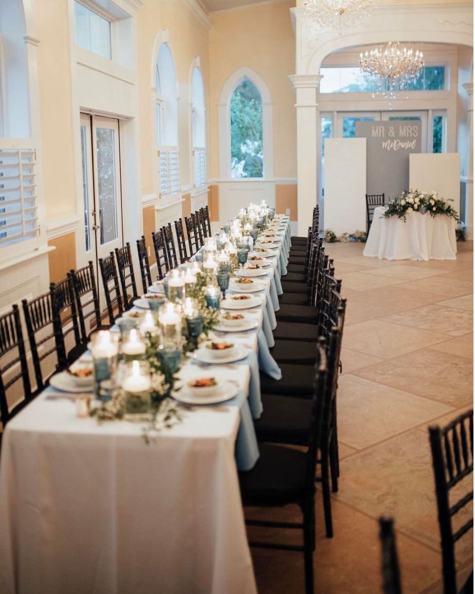 save us a seat, &lsquo;cause we&rsquo;re obsessed with this classic + romantic tablescape from #iandbcouple MADISON + JORDAN&rsquo;S tybee island wedding

VENDOR CREDS ⬇️
photography: @7ninephotography 
planners: @halle.walker + @claireagoldstein
ven