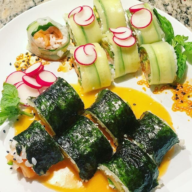 Sushi night!🍣🥢 #sushi #dinner #dinnerideas #dinnertime #food #kitchenfun #goodfood #goodeats #foodphotography #foodstagram #cooking #glutenfree #privatechef #glutenfreerecipes #eathealthy #eatyourveggies #cleaneating #eatclean #freshfood #buzzfeast