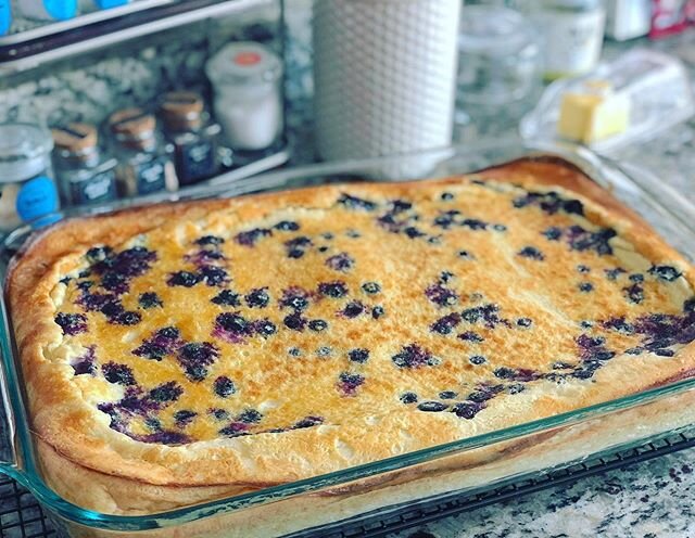 Blueberry Finnish Pancake😍 It&rsquo;s like a Dutch Baby, except with a higher ratio of milk &amp; eggs than flour, making it low-carb and easily gluten free. And there&rsquo;s nothing baby about it! This recipe makes a 12&rdquo;x19&rdquo; pan...grea