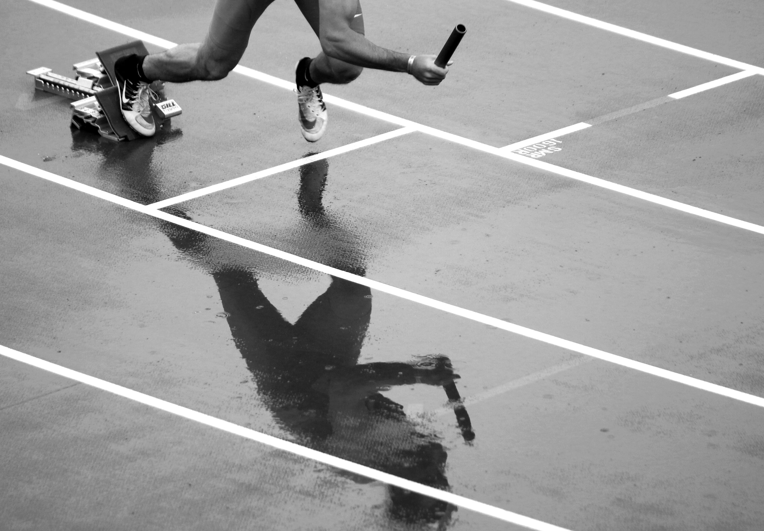  Illinois' Cole Henderson pushes off the blocks during the men's 4x100-meter relay at the Drake Relays in Des Moines on April 28, 2017.  